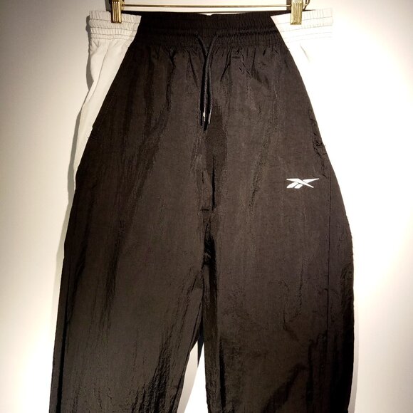 REEBOK BV Woven Training Pants  Women's Medium  Black  Lightweight  Pockets  NWT - Picture 1 of 12